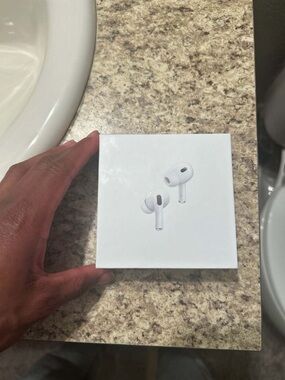 Apple AirPods Pro (2nd Generation) with MagSafe Charging Case (USB-C)